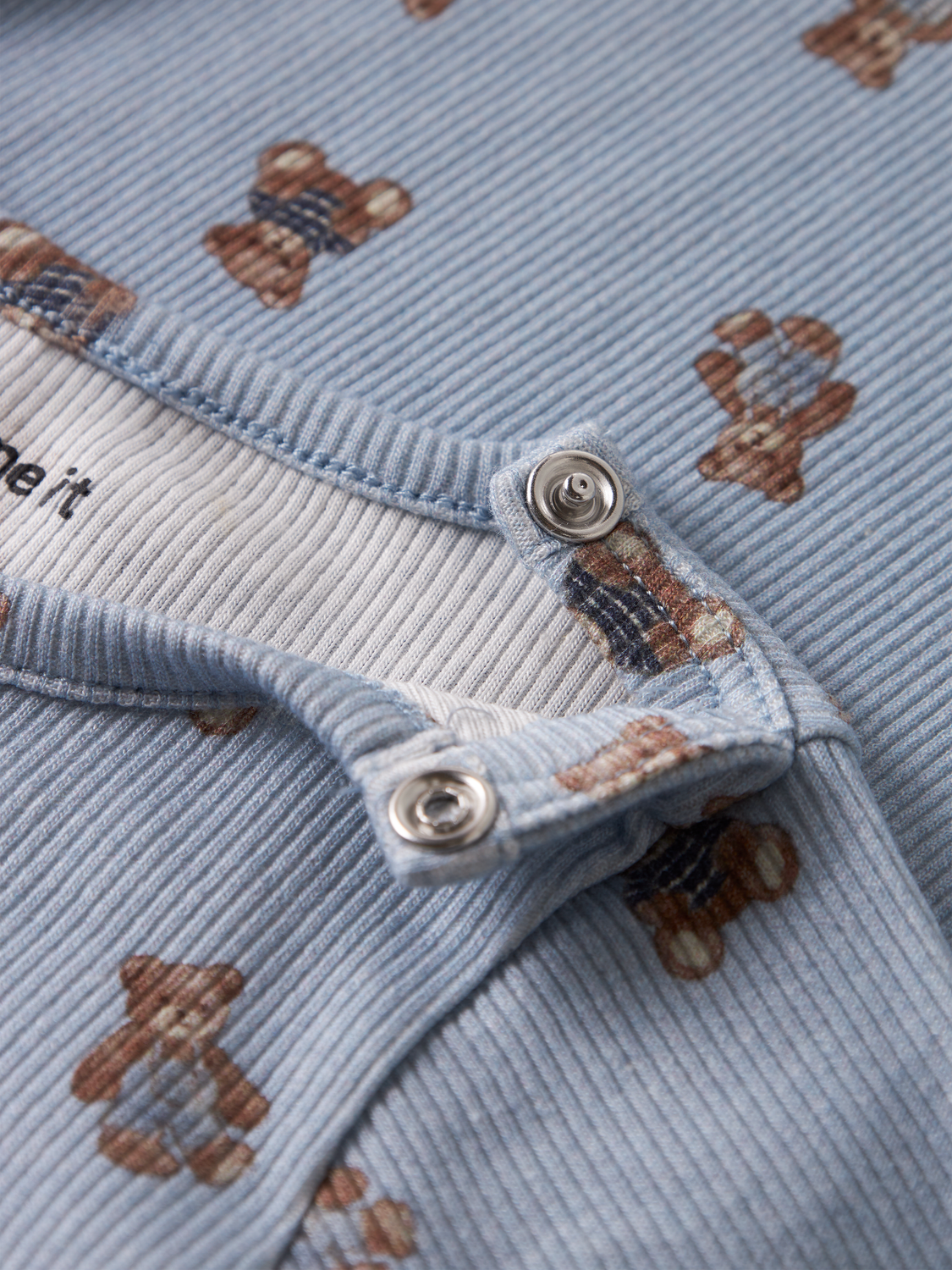 model_shot-front_full